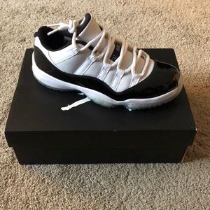 AIR JORDAN 11 RETRO LOW "CONCORD"
